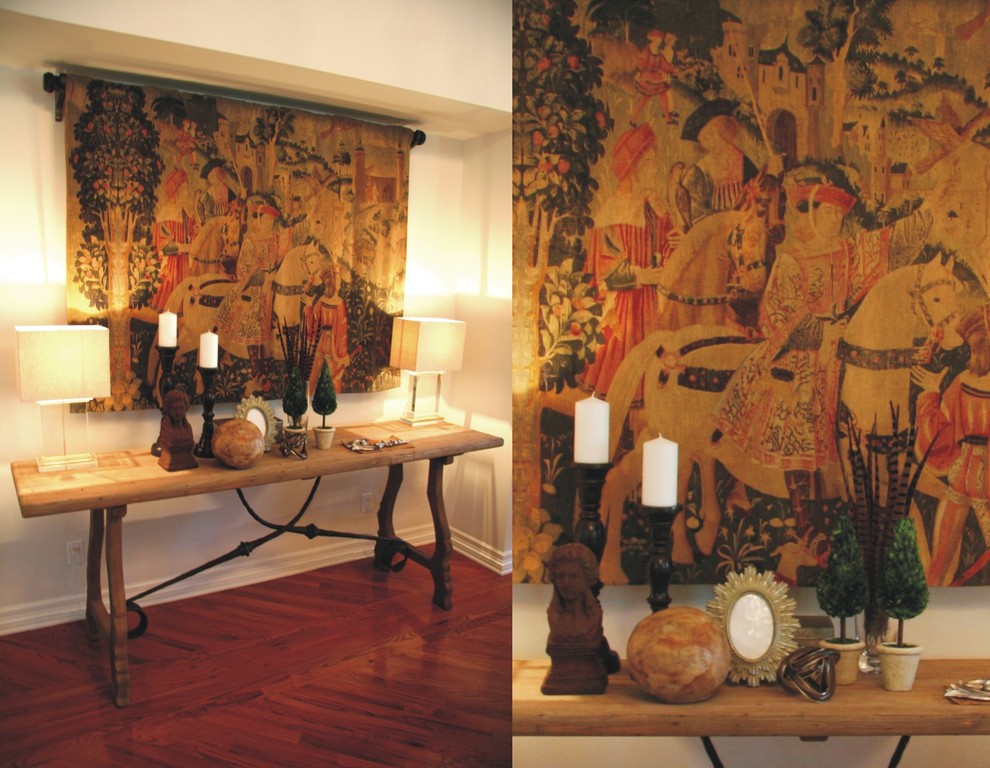 Foto di un grande soggiorno tradizionale chiuso con sala formale, pareti bianche e pavimento in legno massello medio