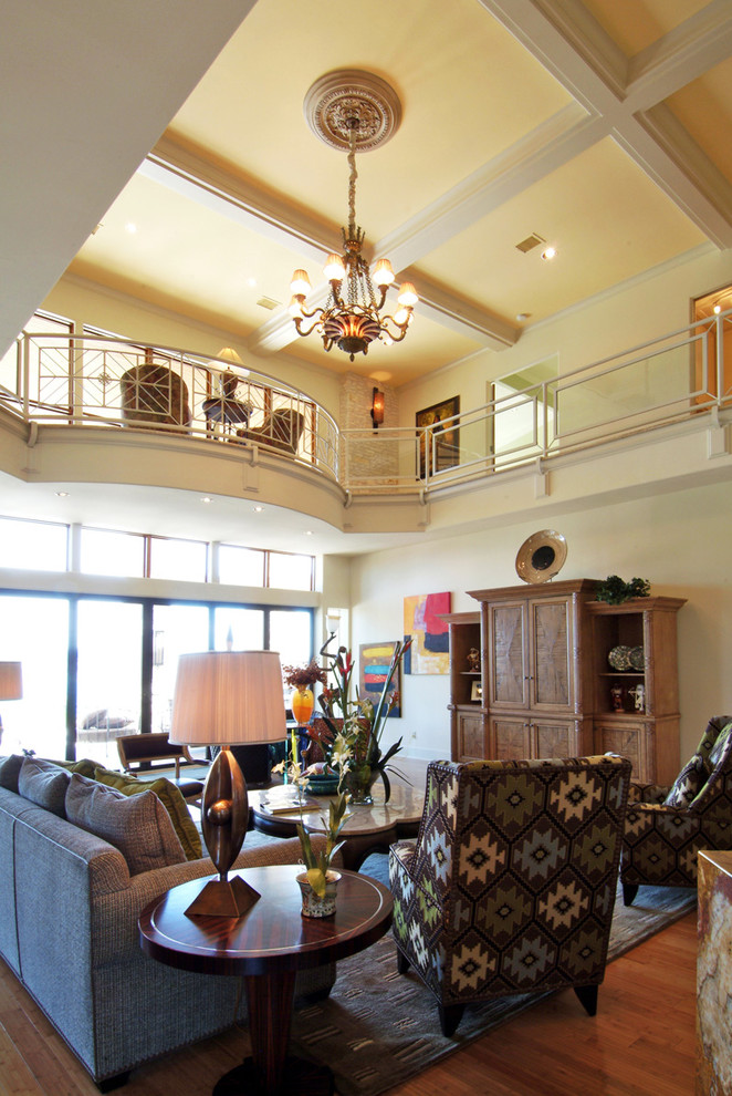 Immagine di un soggiorno eclettico con pareti beige