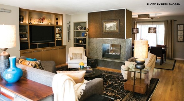 Свежая идея для дизайна: гостиная комната в стиле фьюжн - отличное фото интерьера
