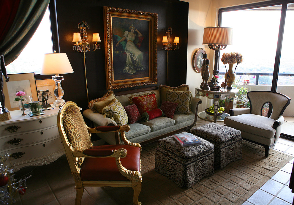 На фото: большая парадная, изолированная гостиная комната в стиле фьюжн с разноцветными стенами и полом из керамической плитки без камина с