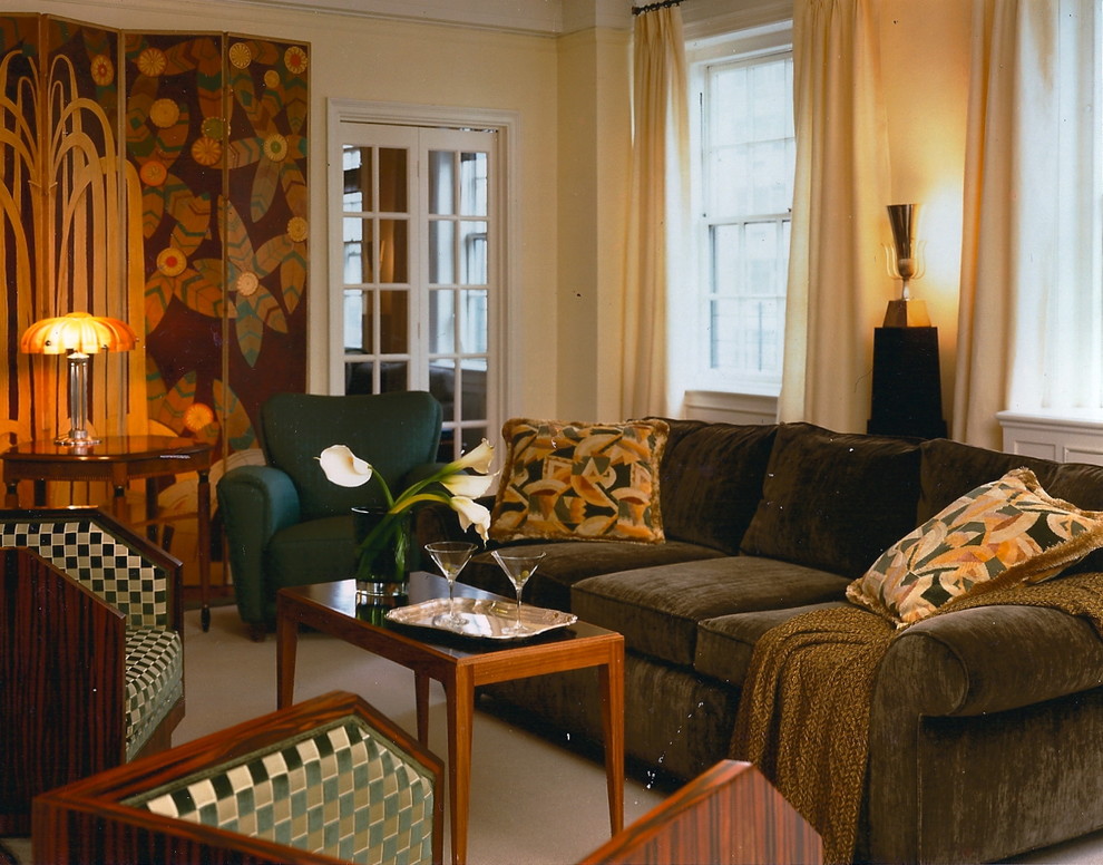 Stilmix Wohnzimmer mit beiger Wandfarbe in New York