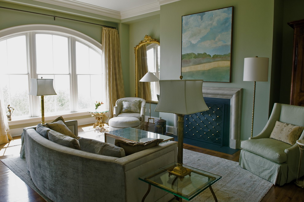 Foto di un grande soggiorno bohémian con sala formale, pareti verdi, parquet scuro e camino classico