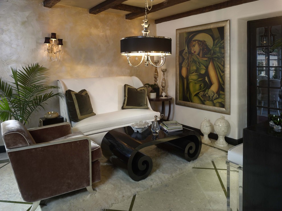 Esempio di un piccolo soggiorno bohémian con pareti beige