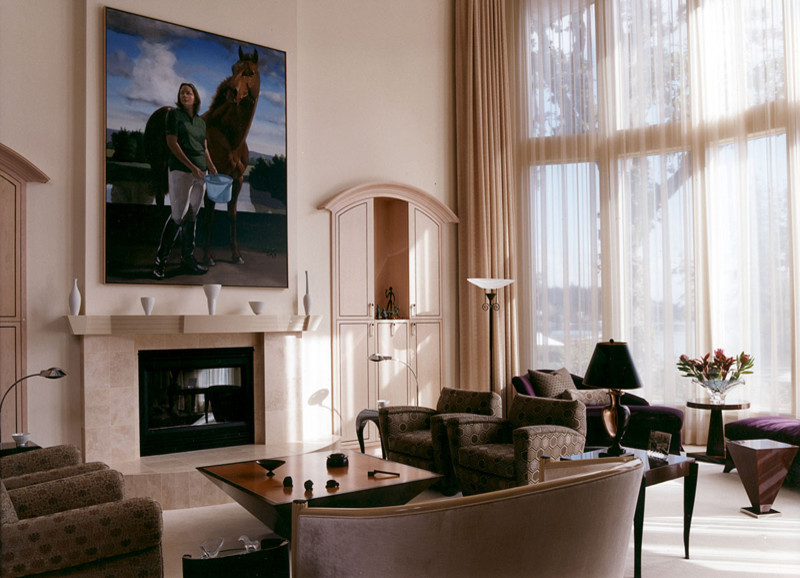 Großes, Repräsentatives, Fernseherloses, Offenes Stilmix Wohnzimmer mit beiger Wandfarbe, Teppichboden, Kamin und gefliester Kaminumrandung in Phoenix