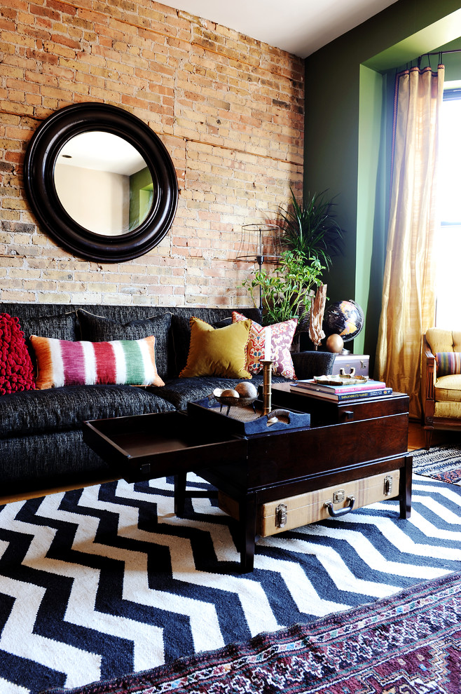Photo of an eclectic living room in Chicago.