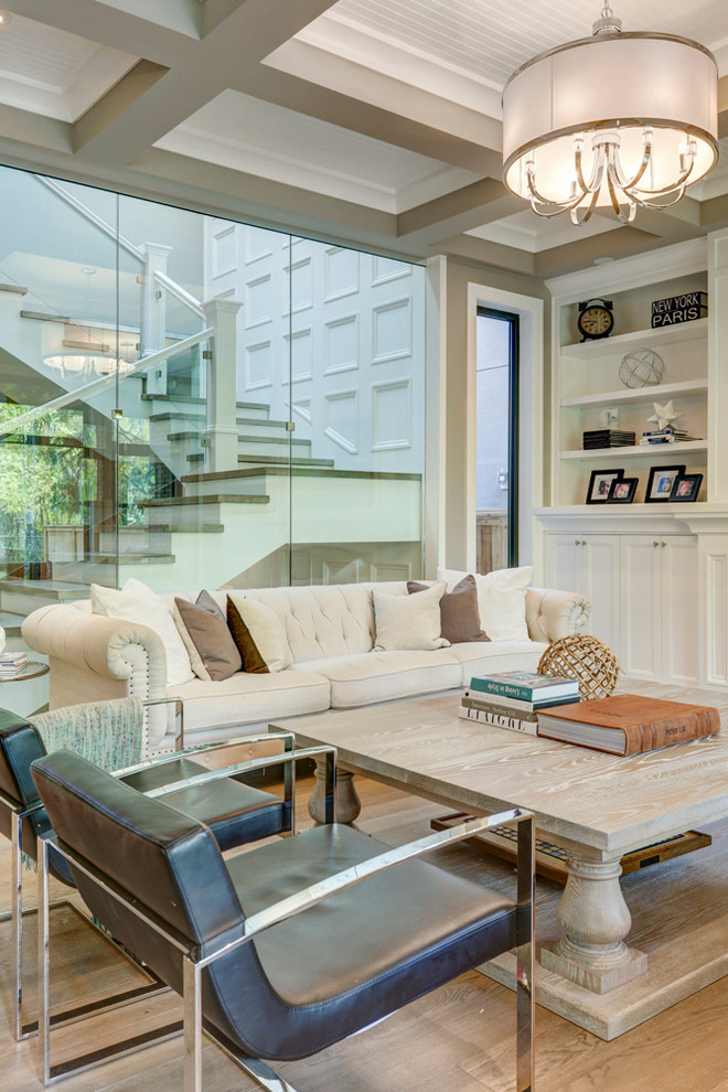 Идея дизайна: большая парадная, открытая гостиная комната в стиле неоклассика (современная классика) с серыми стенами, стандартным камином и фасадом камина из плитки