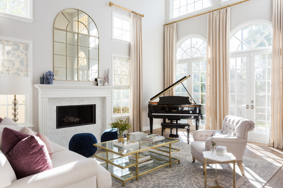 На фото: гостиная комната в классическом стиле с музыкальной комнатой, белыми стенами, паркетным полом среднего тона, стандартным камином, фасадом камина из камня и коричневым полом с