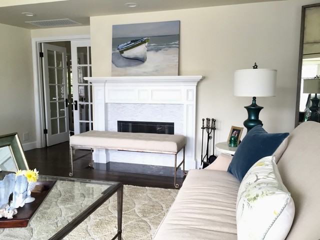 elegant-beach-style-living-room-tami-smight-interiors-img~fdf1d5d808ffac7a_4-4765-1-ca1a46c.jpg