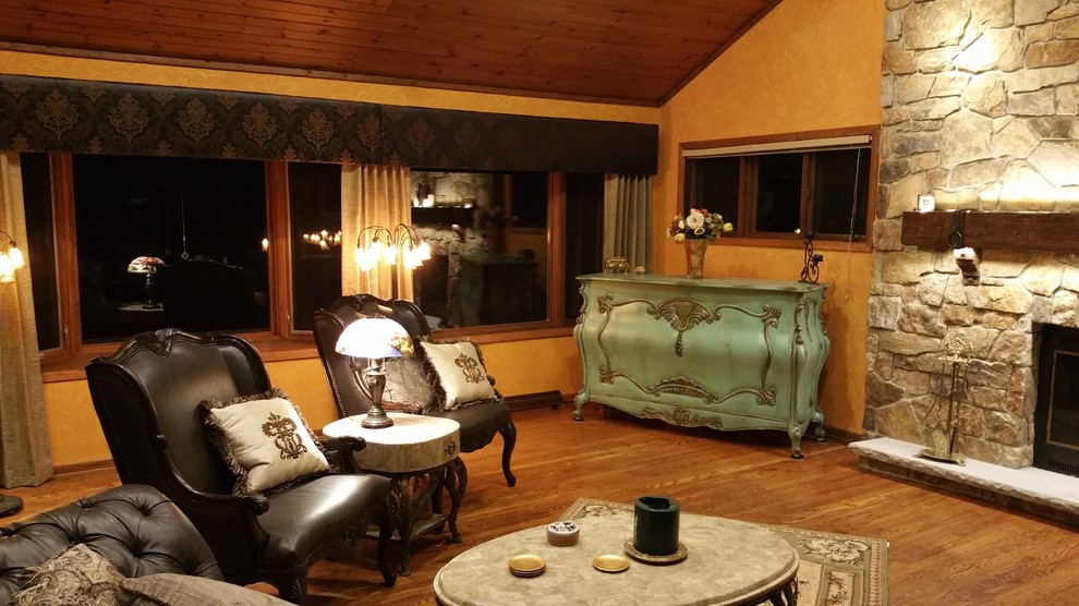 Свежая идея для дизайна: парадная гостиная комната среднего размера в классическом стиле с скрытым телевизором - отличное фото интерьера