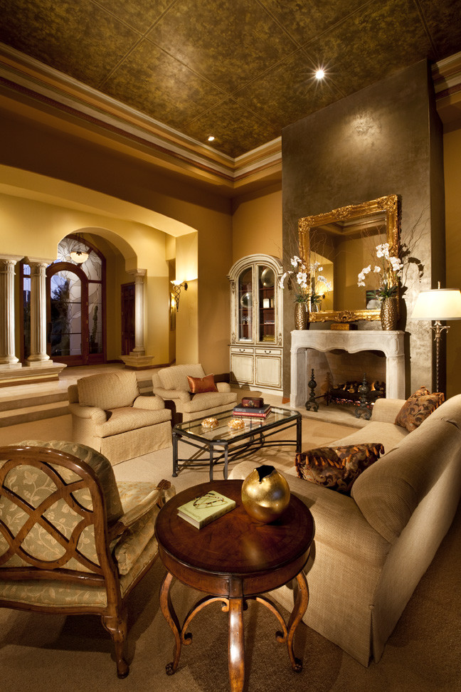 Idée de décoration pour un grand salon tradition fermé avec un mur marron, moquette, une cheminée standard, un manteau de cheminée en bois et une salle de réception.