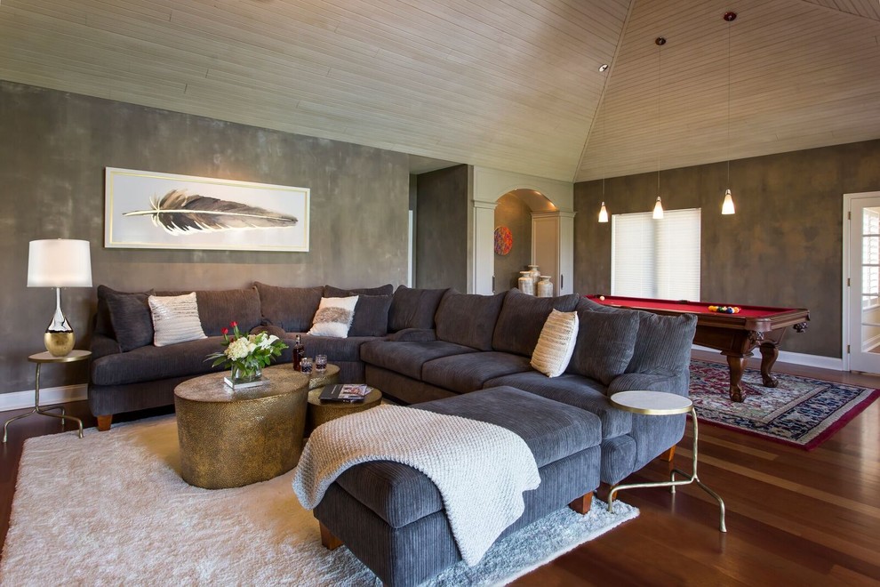 На фото: большая парадная, открытая гостиная комната в стиле неоклассика (современная классика) с серыми стенами и темным паркетным полом без камина, телевизора с