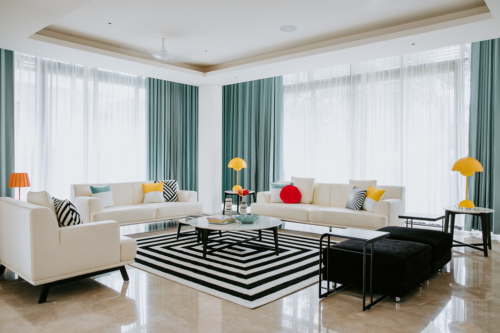 Пример оригинального дизайна: парадная гостиная комната в современном стиле с белыми стенами, бежевым полом и синими шторами без камина, телевизора