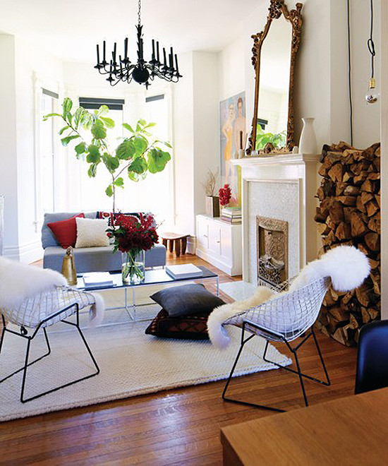 Design ideas for a romantic living room in Toronto.