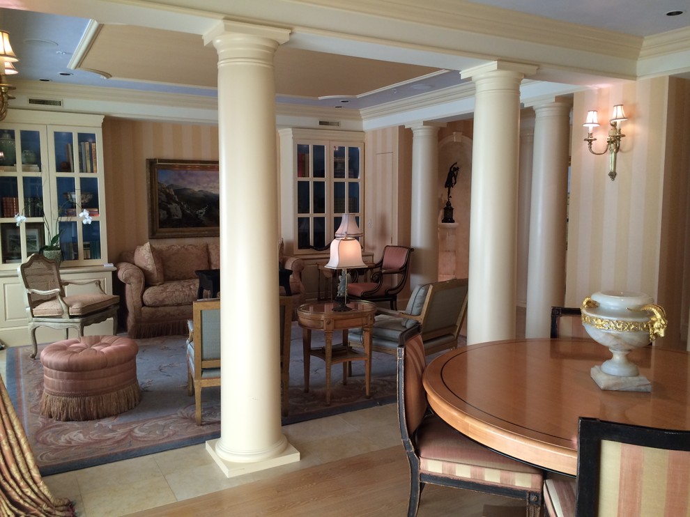 На фото: парадная гостиная комната среднего размера в классическом стиле с разноцветными стенами и полом из известняка без телевизора, камина с