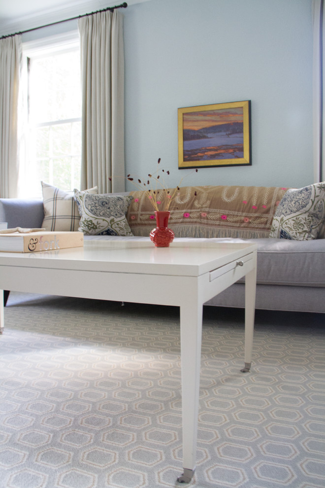 Esempio di un soggiorno minimal con sala formale, pareti blu, moquette e pavimento grigio