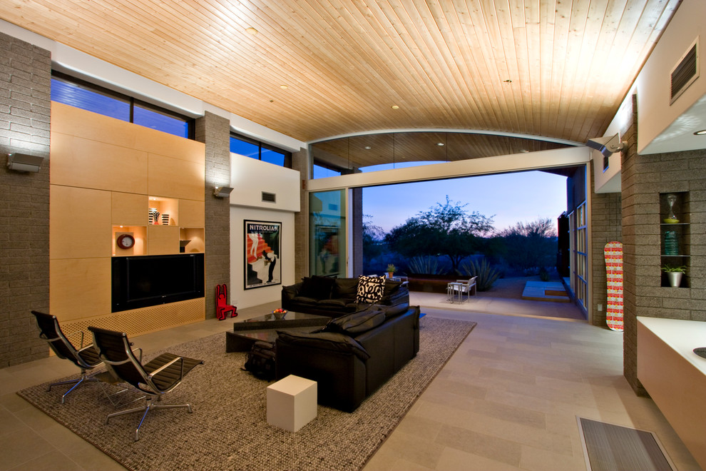 Cette photo montre un grand salon moderne avec un téléviseur encastré.