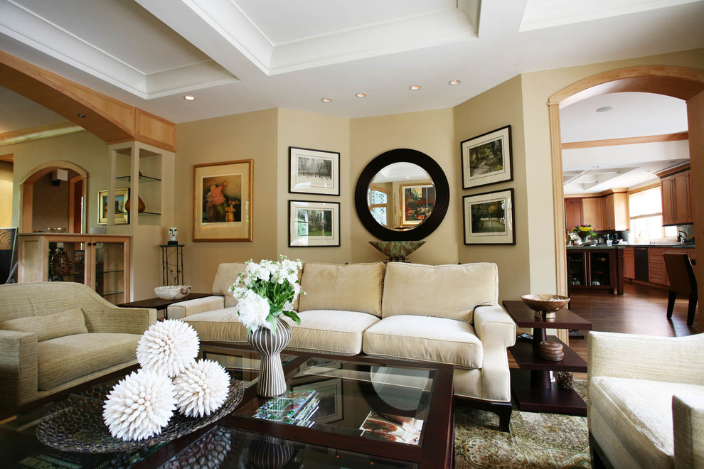 На фото: гостиная комната в стиле неоклассика (современная классика) с паркетным полом среднего тона, стандартным камином и фасадом камина из плитки
