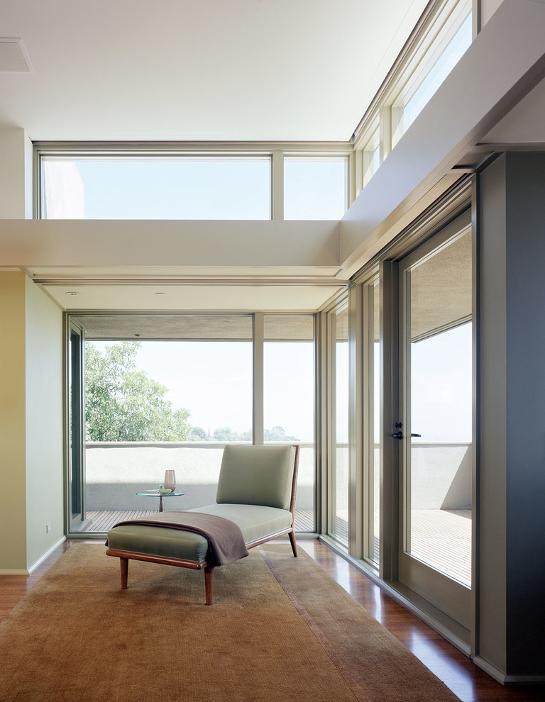 Photo of a small modern living room in Los Angeles.