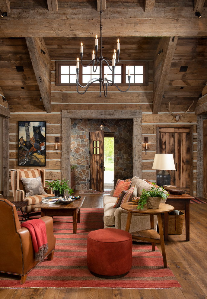 На фото: парадная гостиная комната в стиле рустика с коричневыми стенами и паркетным полом среднего тона