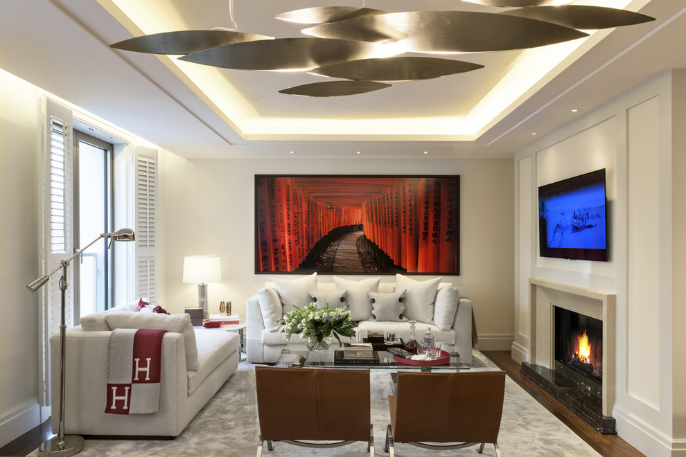 На фото: парадная, изолированная гостиная комната в современном стиле с белыми стенами, темным паркетным полом, стандартным камином, фасадом камина из камня и телевизором на стене с
