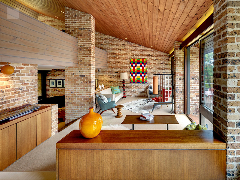 Living room - mid-century modern living room idea in Sydney