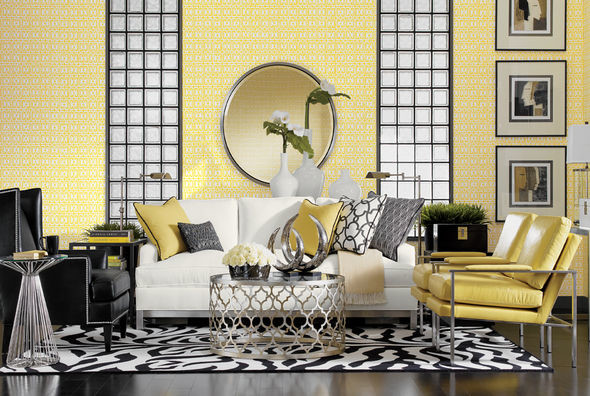 Idées déco pour un grand salon mansardé ou avec mezzanine contemporain avec un mur jaune et parquet foncé.