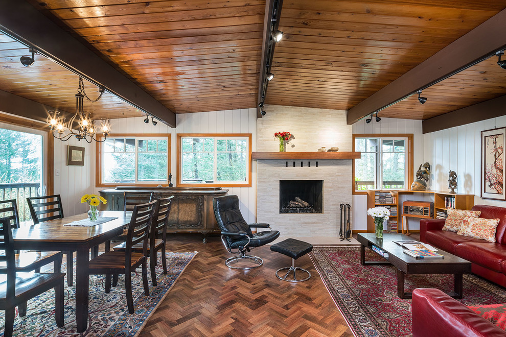 Foto de salón de estilo de casa de campo con todas las chimeneas y marco de chimenea de baldosas y/o azulejos