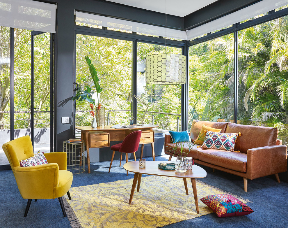 Idee per un soggiorno bohémian con sala formale, pareti nere, moquette e pavimento blu