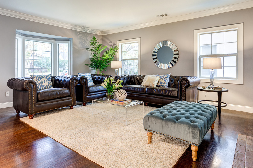 Elegant living room photo in Sacramento