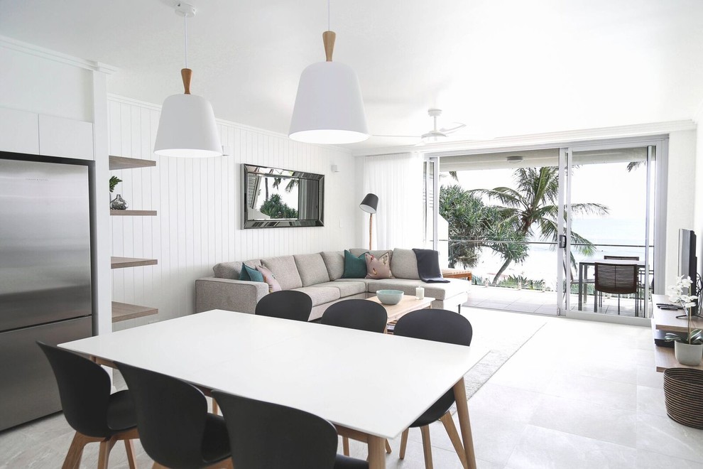 Idee per un piccolo soggiorno contemporaneo aperto con pavimento in gres porcellanato, TV autoportante e pavimento beige