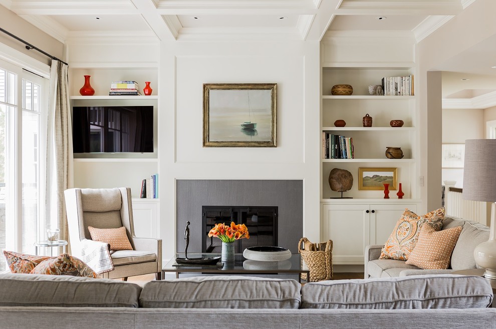 Foto di un grande soggiorno chic con pareti bianche, camino classico, TV a parete e sala formale