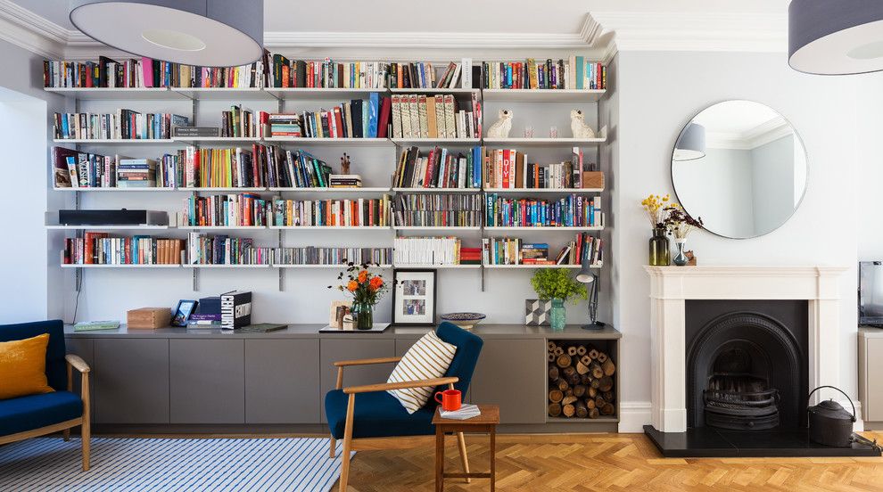 Offenes Modernes Wohnzimmer mit grauer Wandfarbe in London