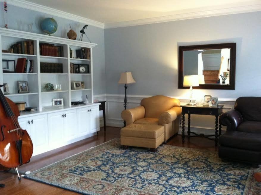 На фото: парадная, изолированная гостиная комната среднего размера в стиле неоклассика (современная классика) с серыми стенами, паркетным полом среднего тона и коричневым полом без камина, телевизора
