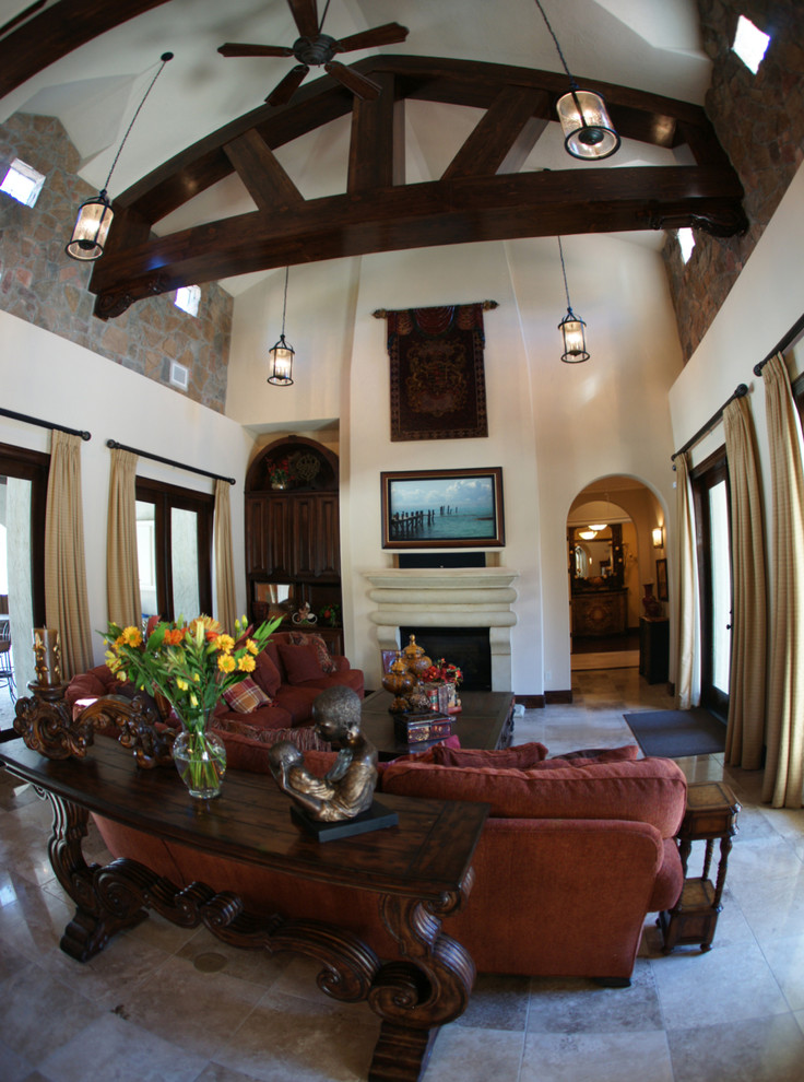 Ejemplo de salón para visitas abierto tradicional grande con paredes beige, suelo de baldosas de porcelana, todas las chimeneas, marco de chimenea de hormigón y televisor colgado en la pared
