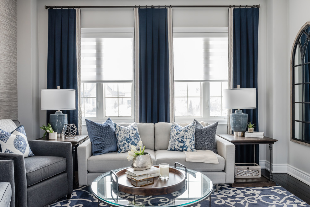 Идея дизайна: парадная гостиная комната среднего размера в стиле неоклассика (современная классика) с серыми стенами, темным паркетным полом, коричневым полом и синими шторами без камина, телевизора