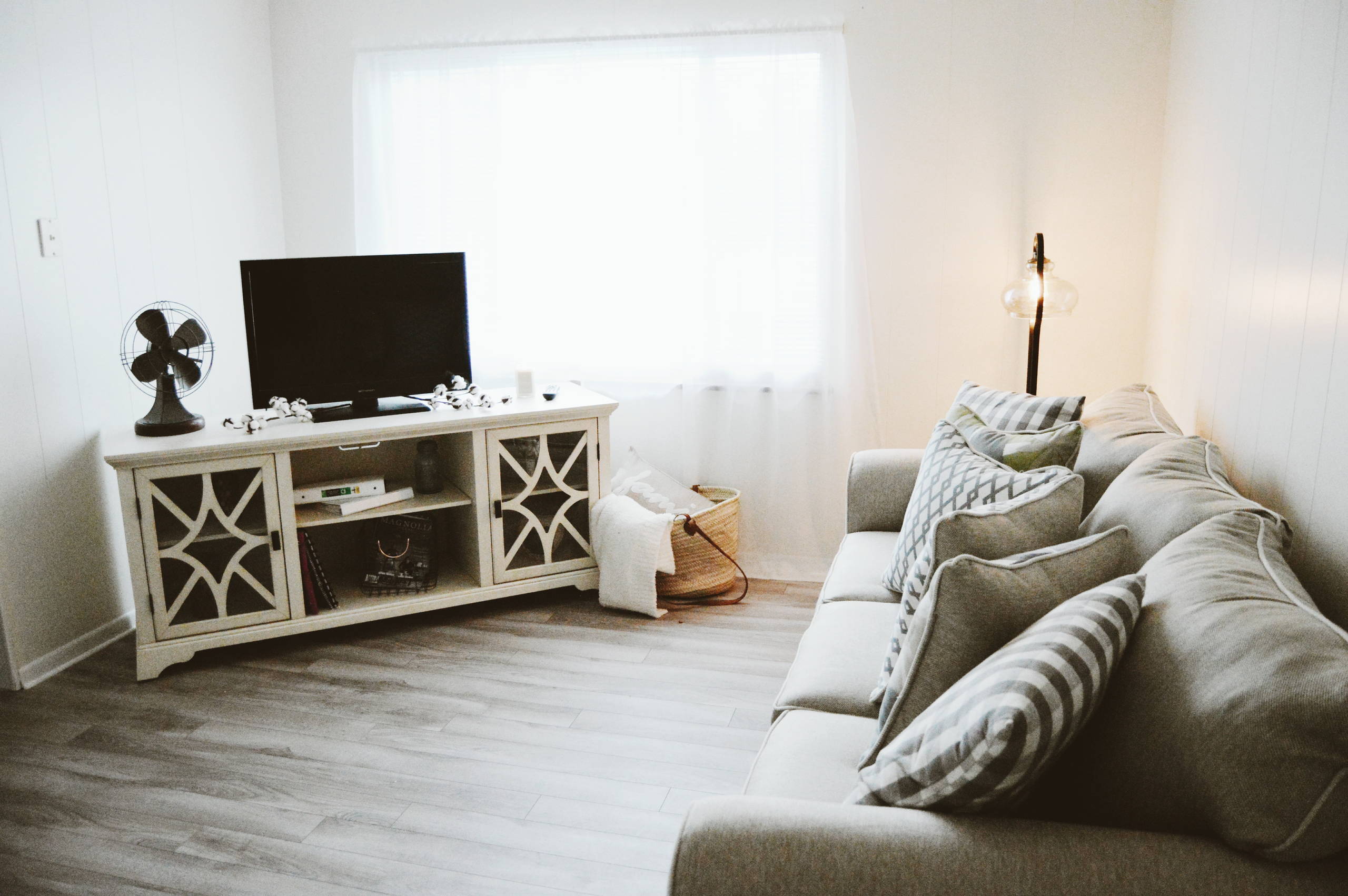 modern farmhouse living room apartment