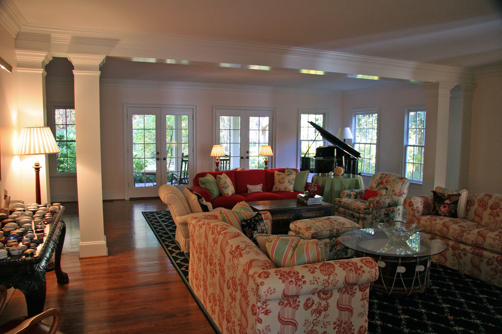 Inspiration for a timeless living room remodel in Atlanta