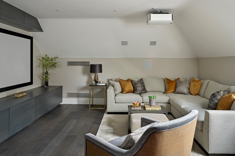 Ejemplo de salón cerrado y abovedado actual grande con paredes beige, suelo de madera en tonos medios, televisor colgado en la pared y suelo gris