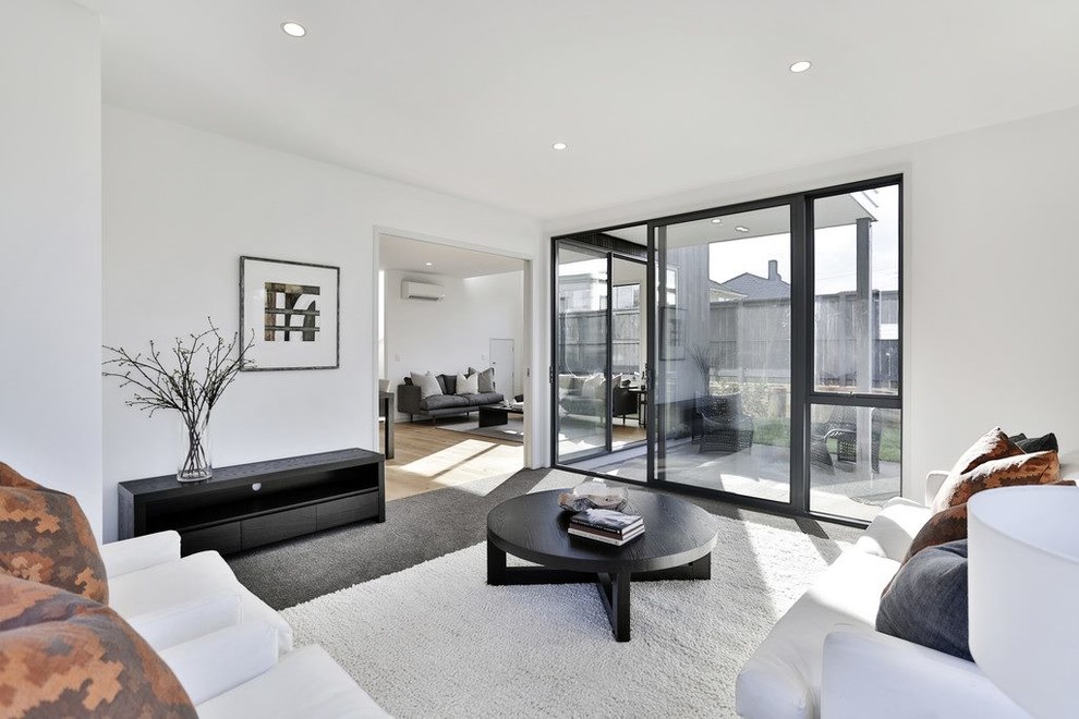 Example of a minimalist living room design in Auckland