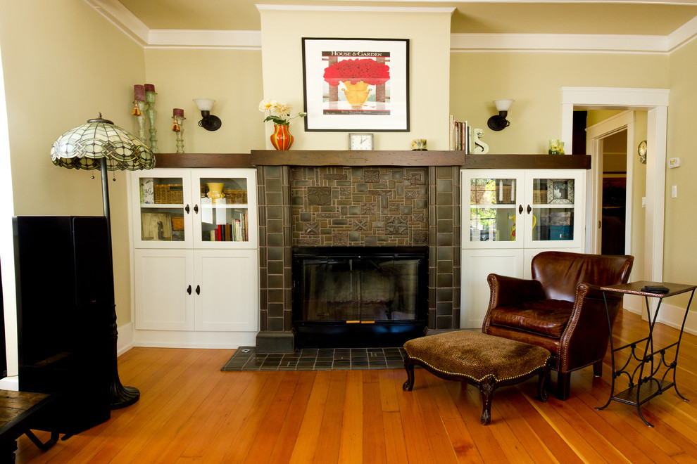 Design ideas for a traditional enclosed living room in San Francisco with beige walls.