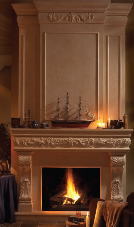 ボストンにあるお手頃価格の小さなトラディショナルスタイルのおしゃれなリビング (セラミックタイルの床、標準型暖炉、石材の暖炉まわり、ベージュの床) の写真