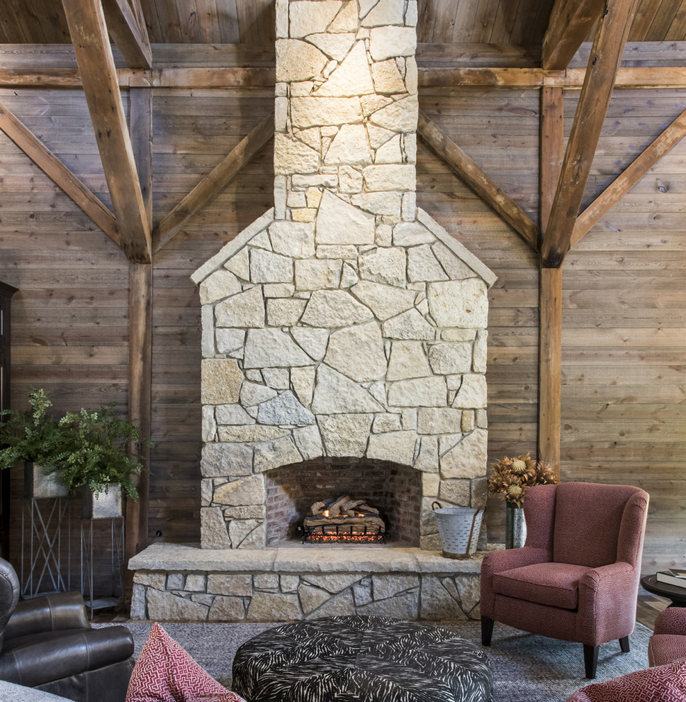 Exemple d'un salon nature ouvert avec une cheminée standard et un manteau de cheminée en pierre.
