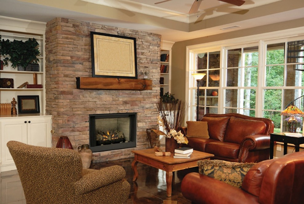 Mittelgroßes, Abgetrenntes Klassisches Wohnzimmer mit Kamin, beiger Wandfarbe, Keramikboden und Kaminumrandung aus Stein in Kansas City