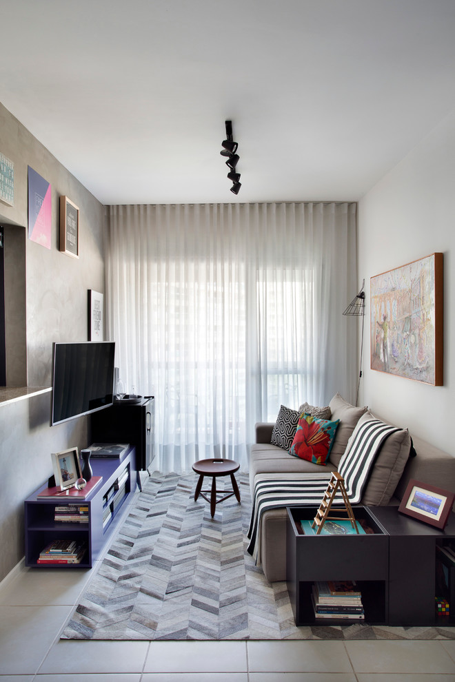 Exempel på ett litet modernt vardagsrum, med en hemmabar, grå väggar och en väggmonterad TV