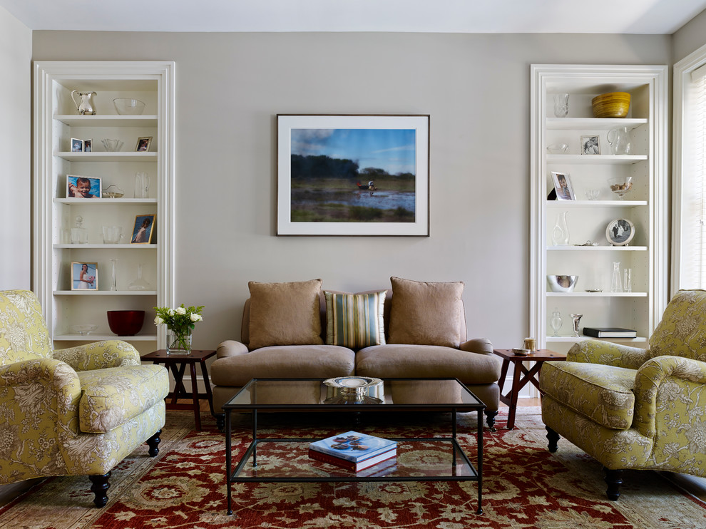 Источник вдохновения для домашнего уюта: гостиная комната в классическом стиле с серыми стенами