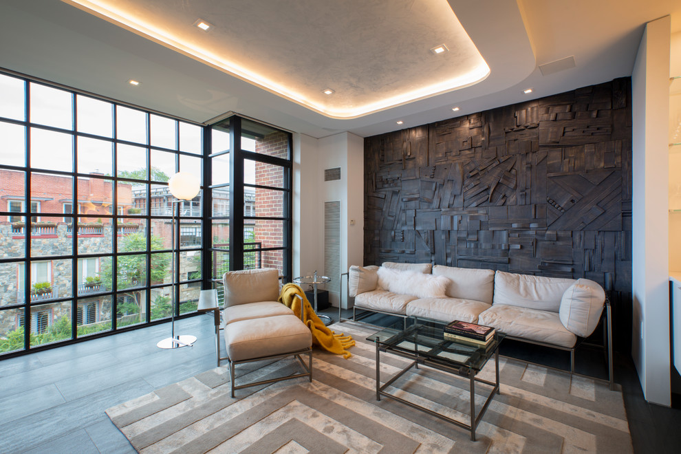 Cette image montre un salon minimaliste ouvert et de taille moyenne avec un sol en carrelage de porcelaine, un sol gris, un mur gris, une cheminée double-face et un manteau de cheminée en métal.