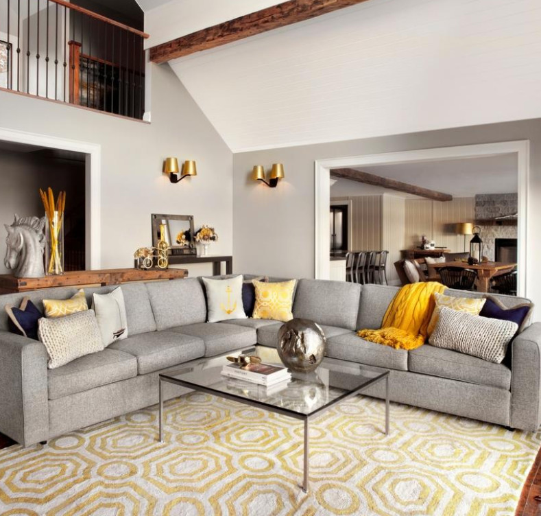 Идея дизайна: парадная, открытая гостиная комната среднего размера в стиле неоклассика (современная классика) с серыми стенами и паркетным полом среднего тона