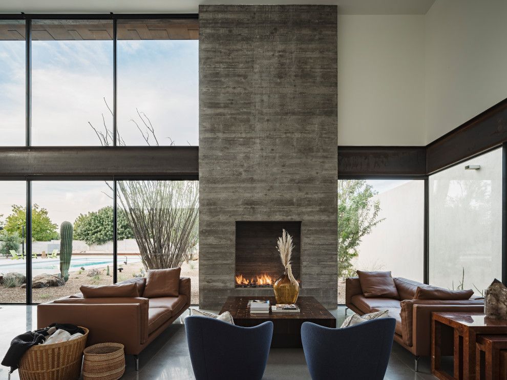 Пример оригинального дизайна: гостиная комната в стиле модернизм с бетонным полом, стандартным камином и телевизором на стене