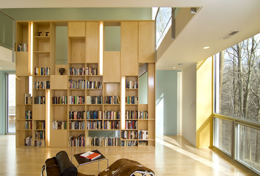 Inspiration för ett funkis vardagsrum, med ett bibliotek