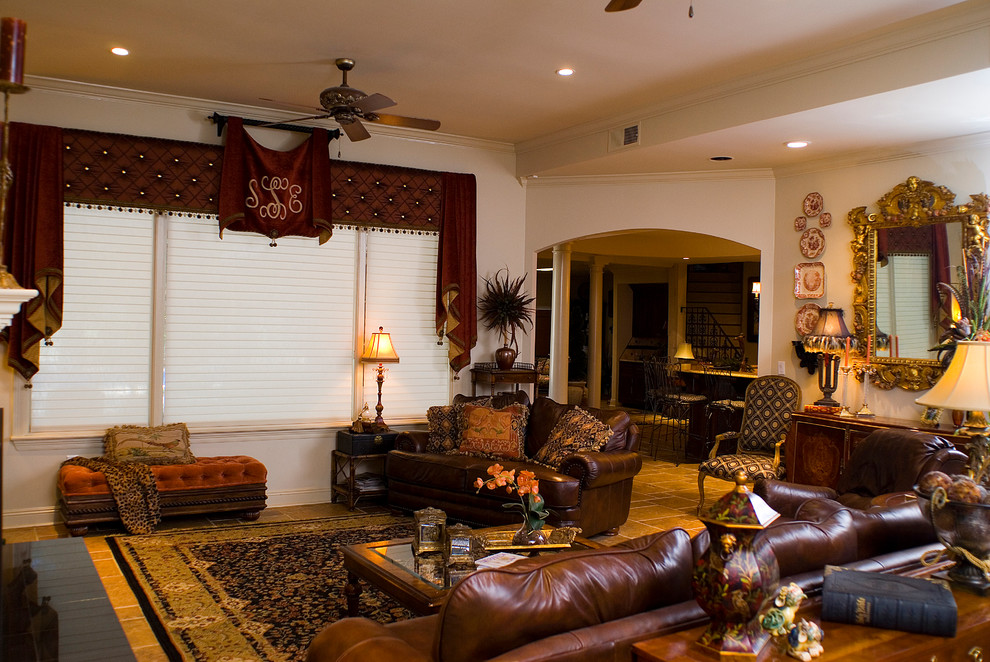 Idee per un soggiorno chic con sala formale, pareti beige e pavimento con piastrelle in ceramica